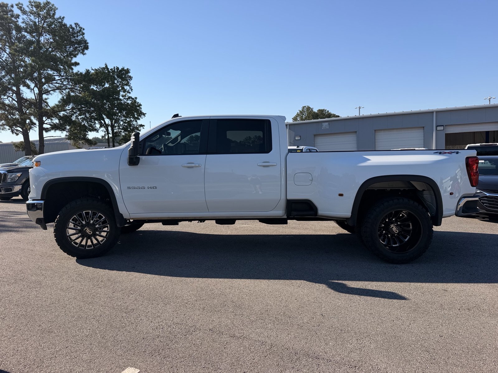 Used 2026 Chevrolet Silverado 3500 LT w/ All Star Edition AWD/4WD image 9
