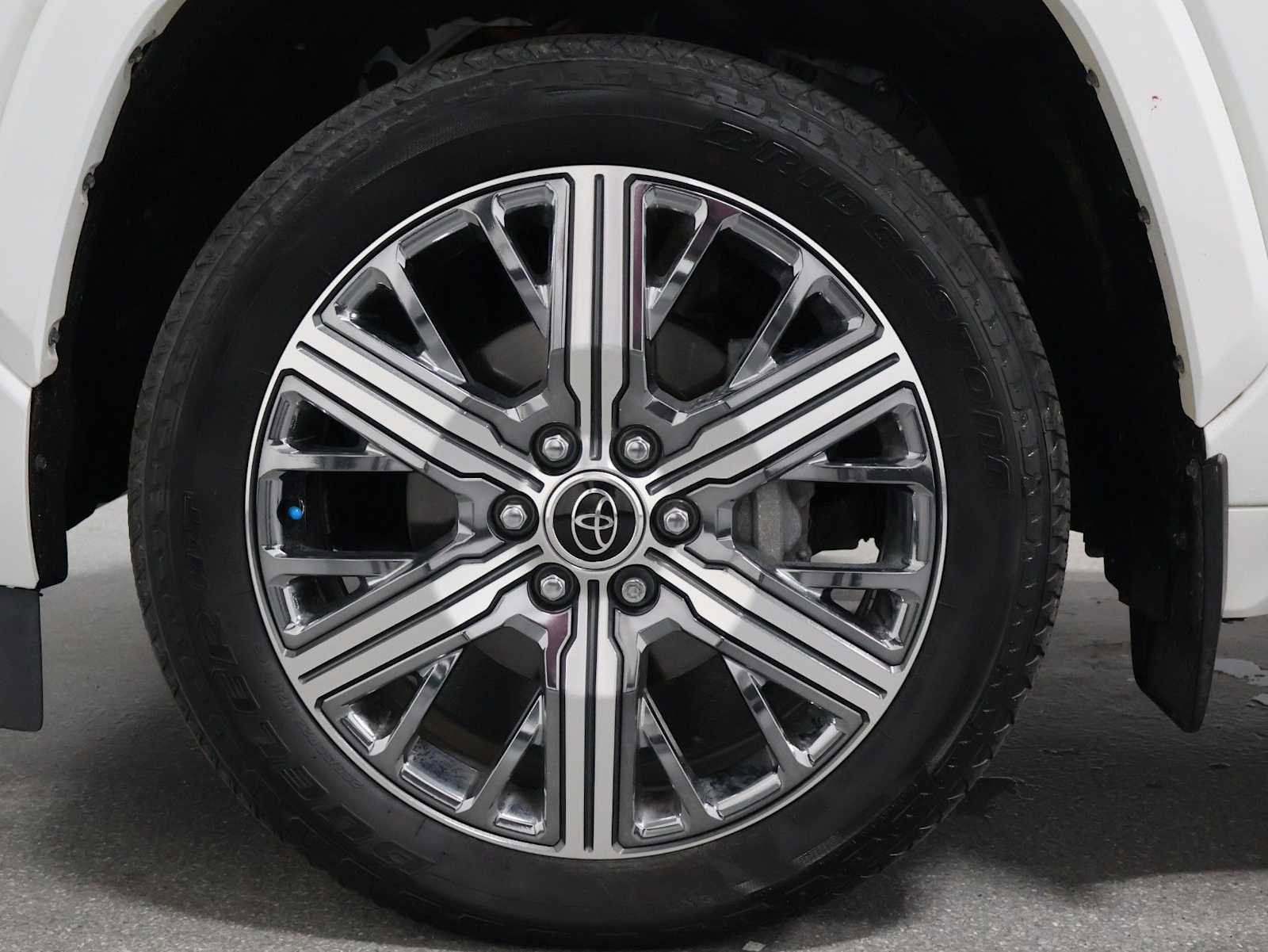Used 2024 Toyota Sequoia Capstone AWD/4WD image 33
