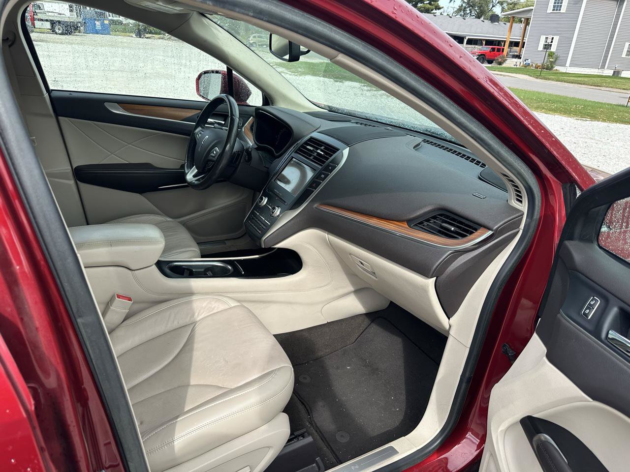 Used 2019 Lincoln MKC Select w/ Select Plus Package FWD image 28