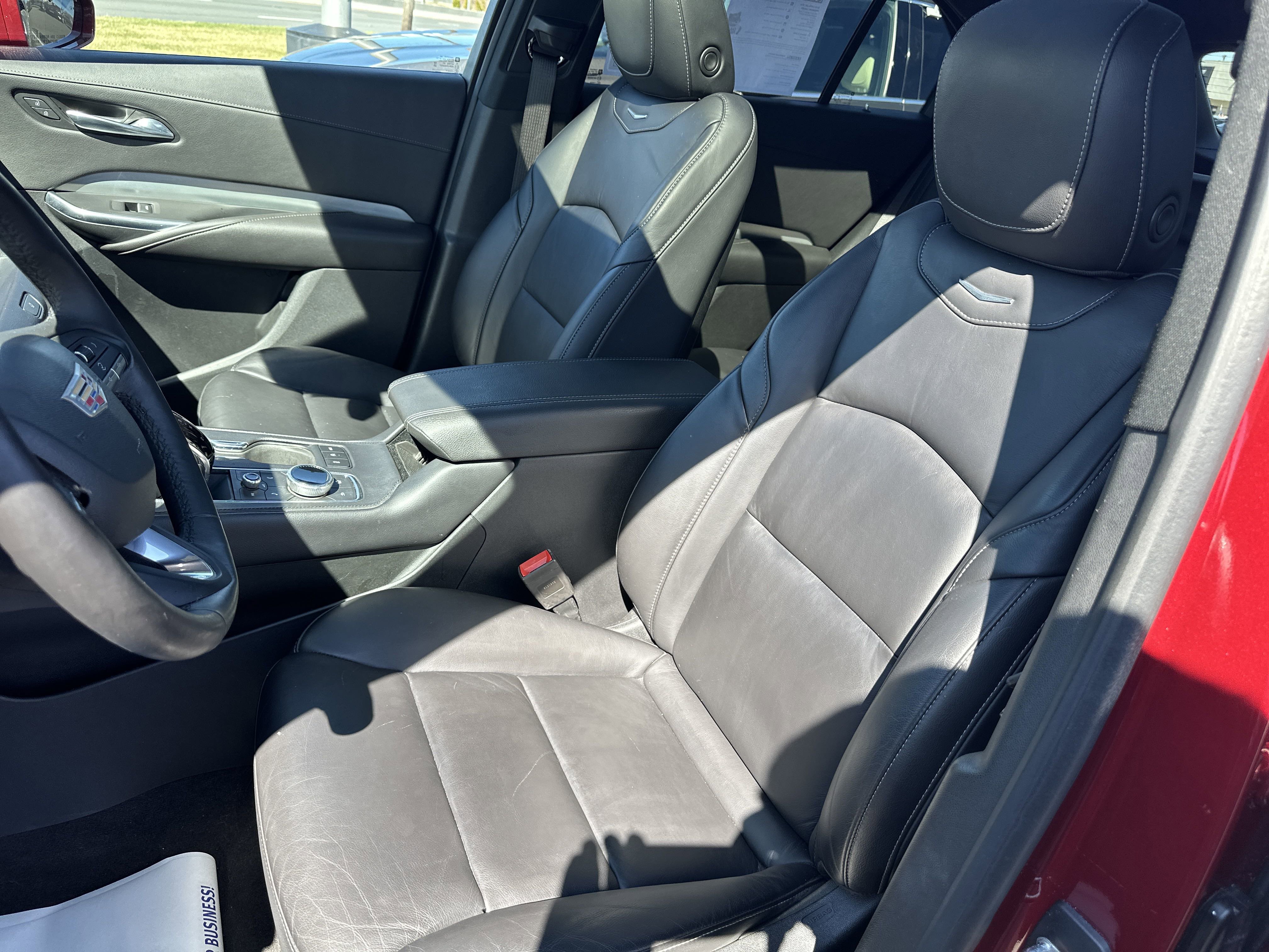 Used 2020 Cadillac XT4 Premium Luxury w/ Cold Weather Package image 10