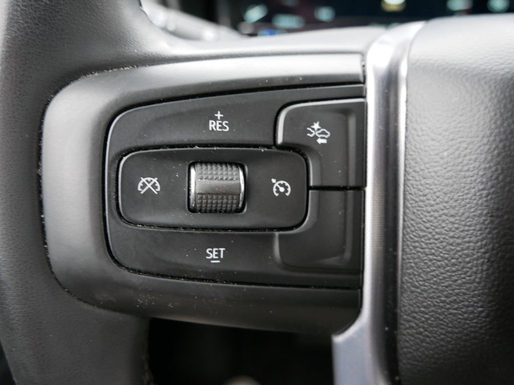 Used 2024 GMC Yukon SLE image 23