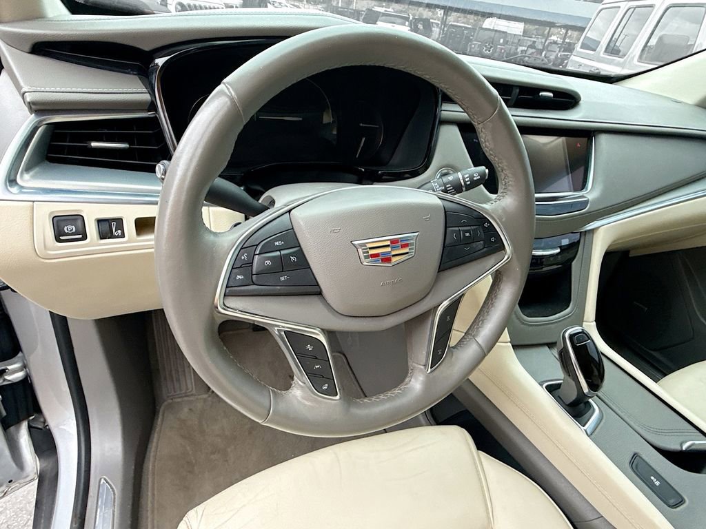 Used 2018 Cadillac XT5 Luxury w/ Driver Awareness Package FWD image 12