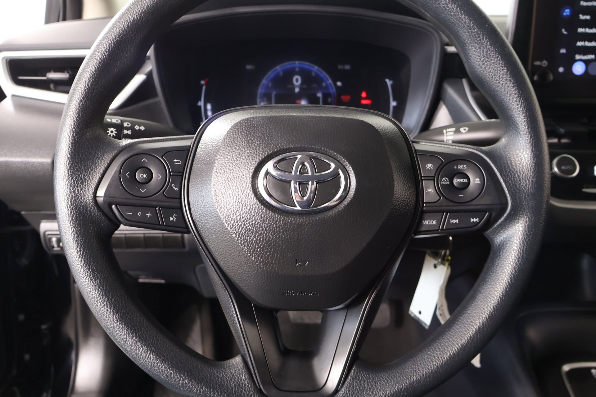 Used 2026 Toyota Corolla LE FWD image 3