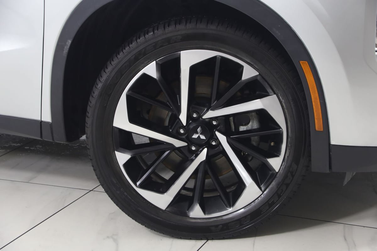 Used 2024 Mitsubishi Outlander SE AWD/4WD image 16