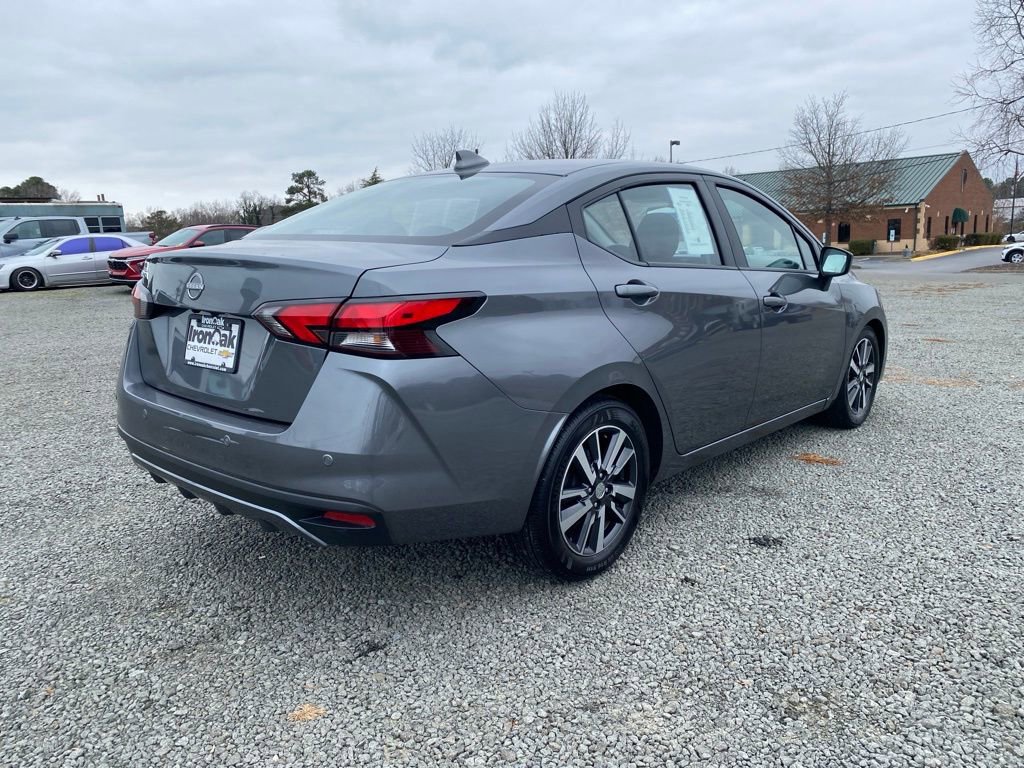 Used 2025 Nissan Versa SV image 3