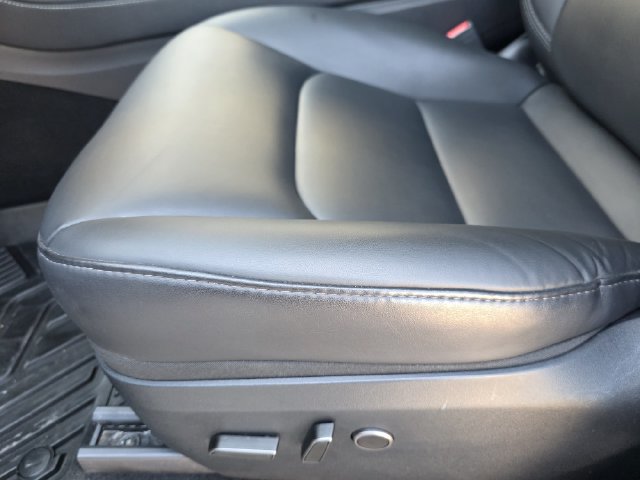 Used 2024 Tesla Model Y Long Range AWD/4WD image 19