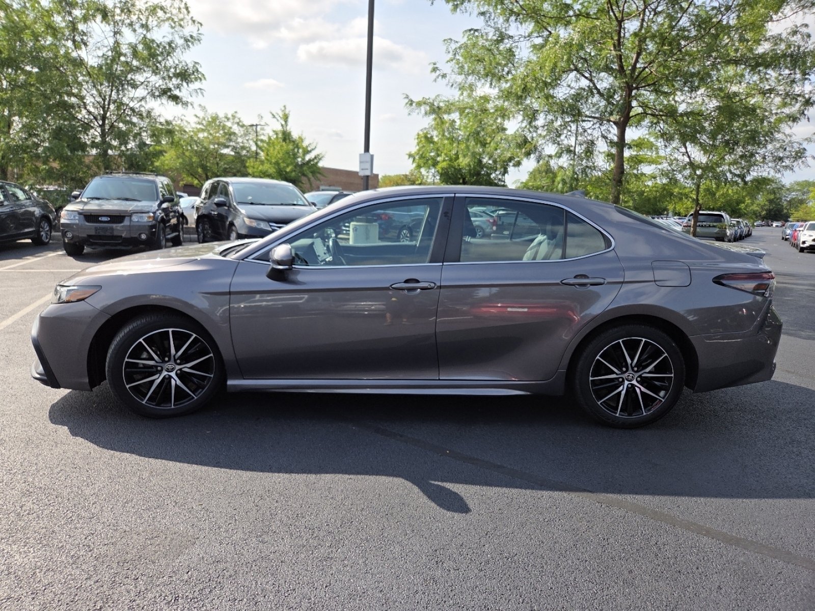 Used 2023 Toyota Camry SE FWD image 18