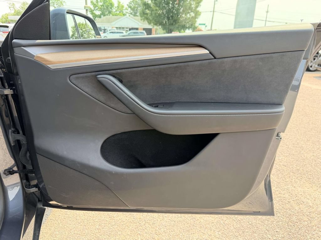 Used 2023 Tesla Model Y Long Range AWD/4WD image 11