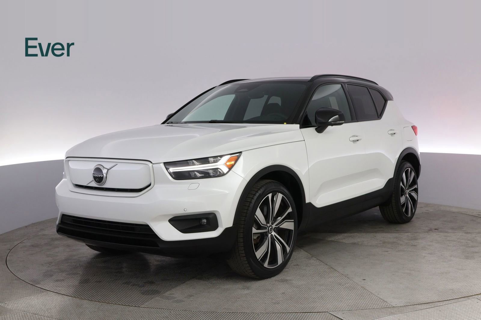 Used 2021 Volvo XC40 P8 Recharge w/ Advanced Package image 2