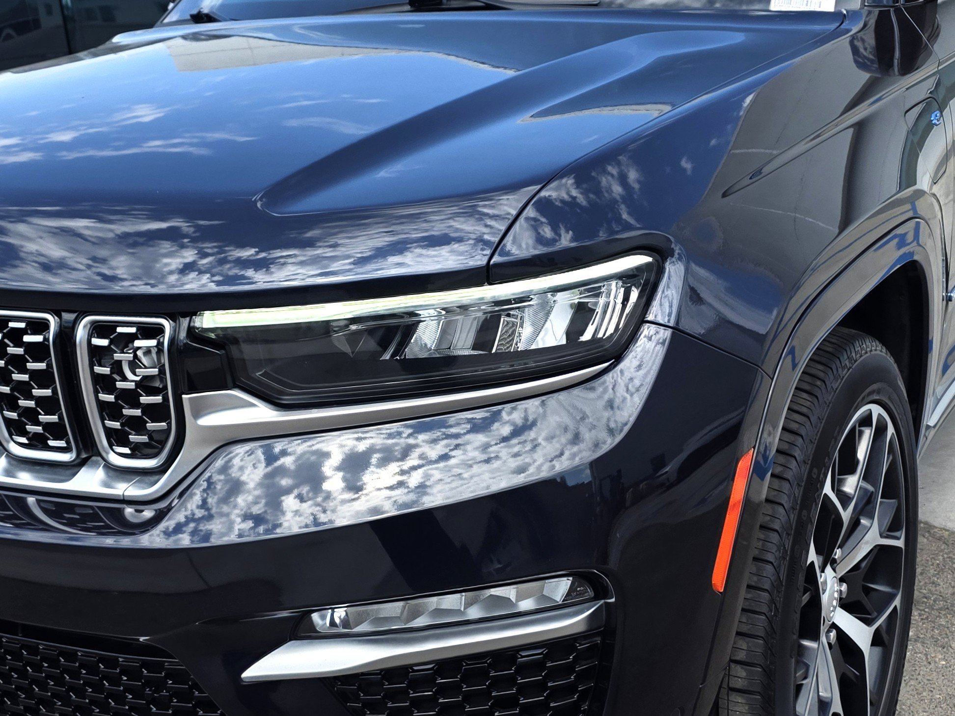 Certified 2022 Jeep Grand Cherokee Summit AWD/4WD image 8