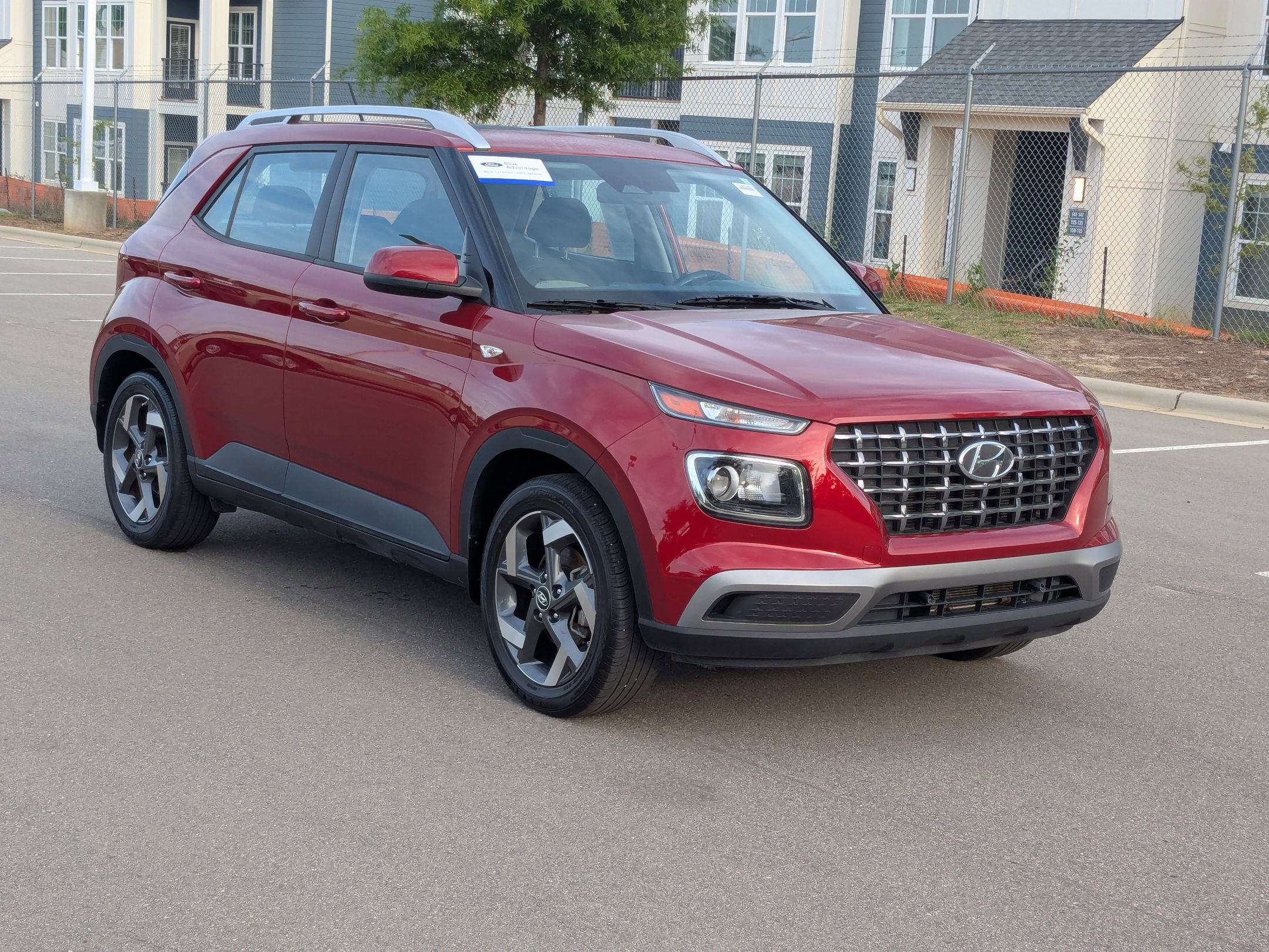 Used 2024 Hyundai Venue SEL FWD image 1