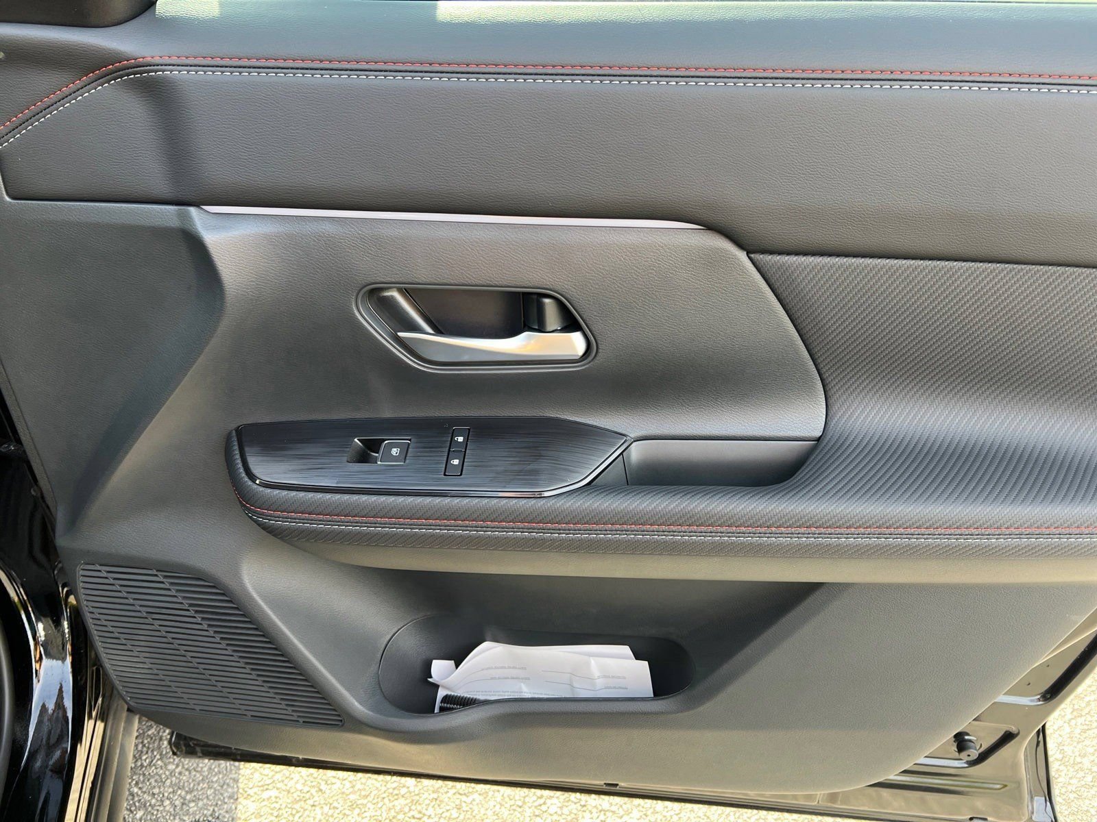 New 2026 Nissan Kicks SR w/ Cold Weather Package FWD image 14