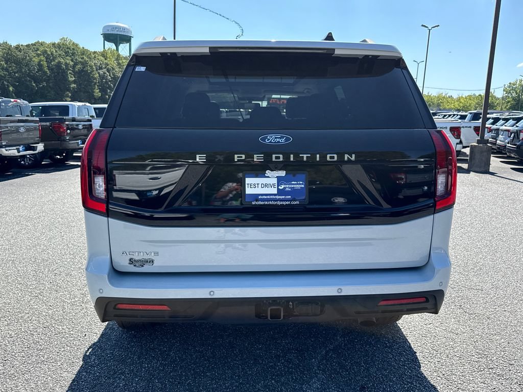 Used 2025 Ford Expedition Active AWD/4WD image 6