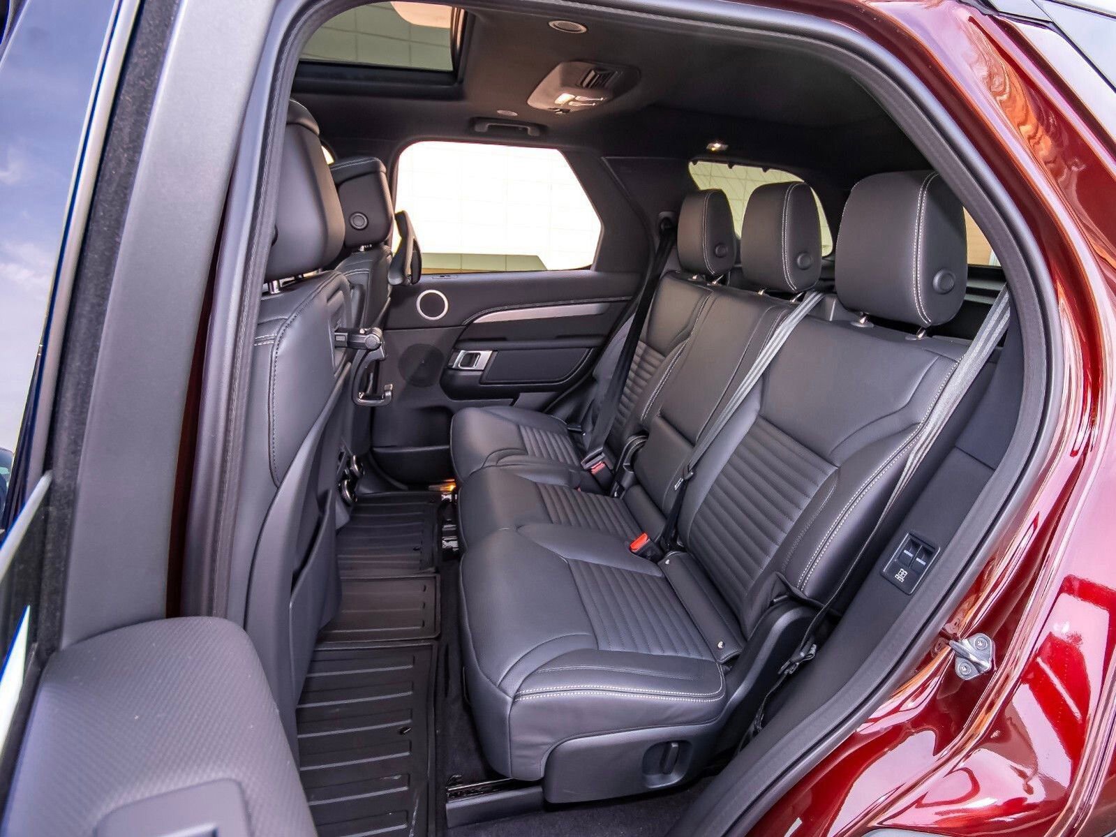 New 2026 Land Rover Discovery Limited Edition image 46