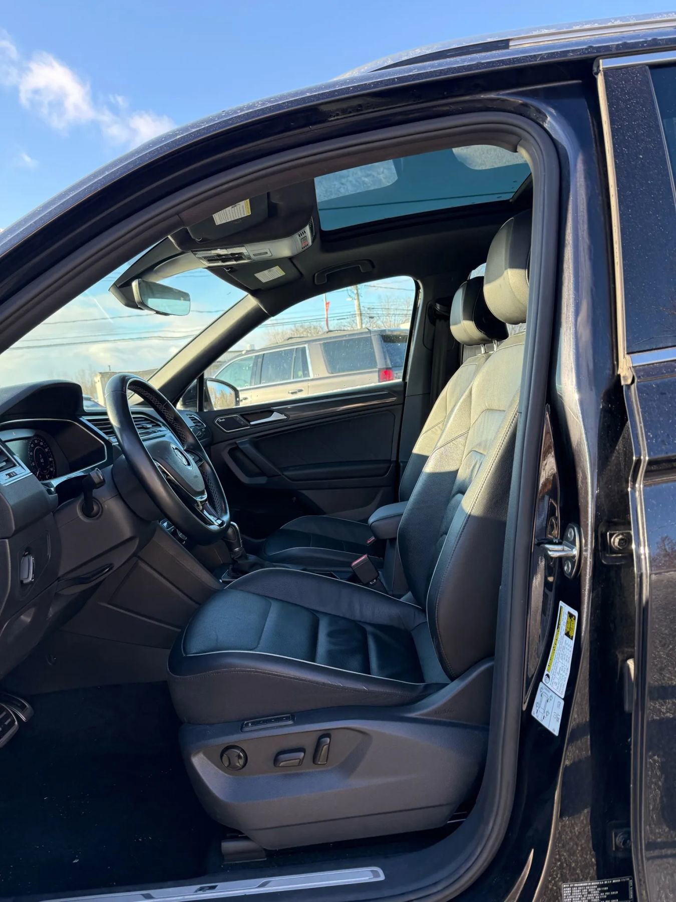 Used 2019 Volkswagen Tiguan SEL Premium R-Line image 8