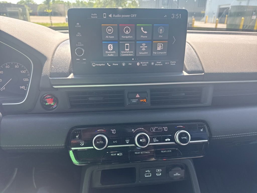 Used 2024 Honda Pilot Touring image 11