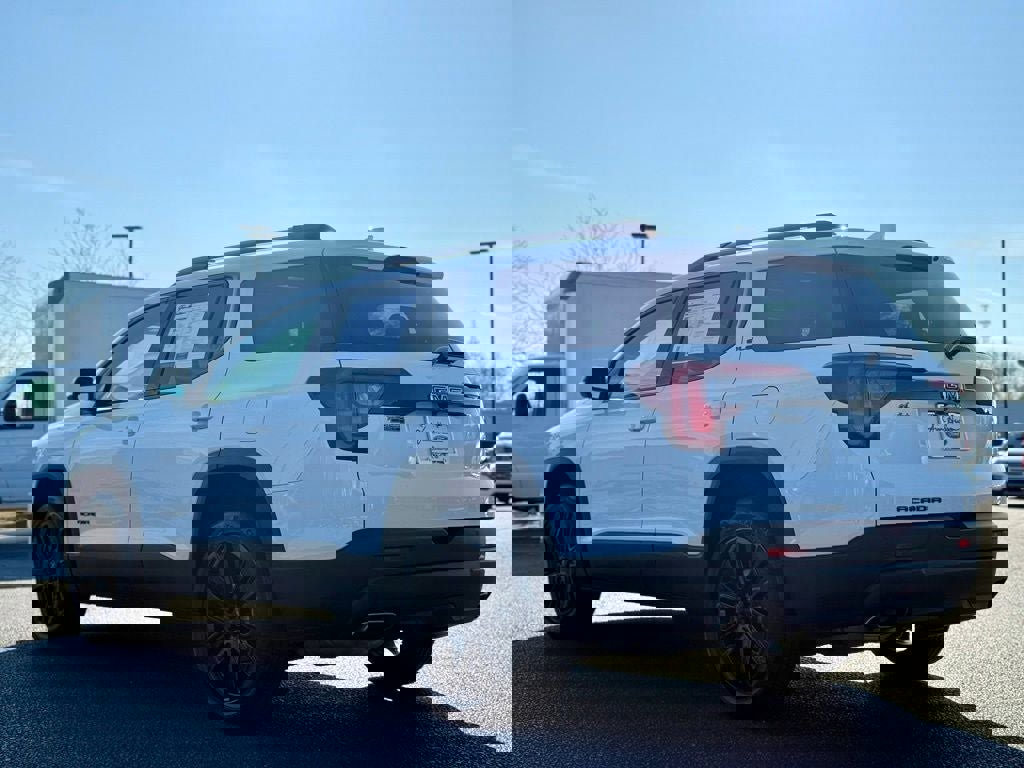 Used 2023 GMC Acadia SLE w/ Driver Convenience Package image 6