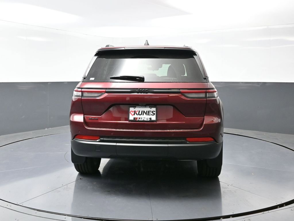 New 2025 Jeep Grand Cherokee Altitude w/ Trailer Tow Package image 8
