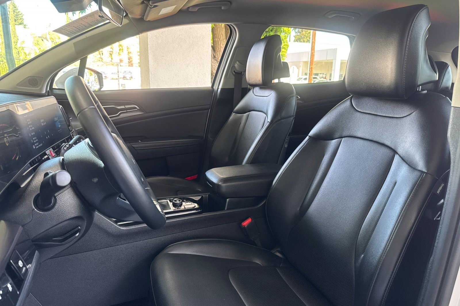 Used 2024 Kia Sportage EX FWD image 21