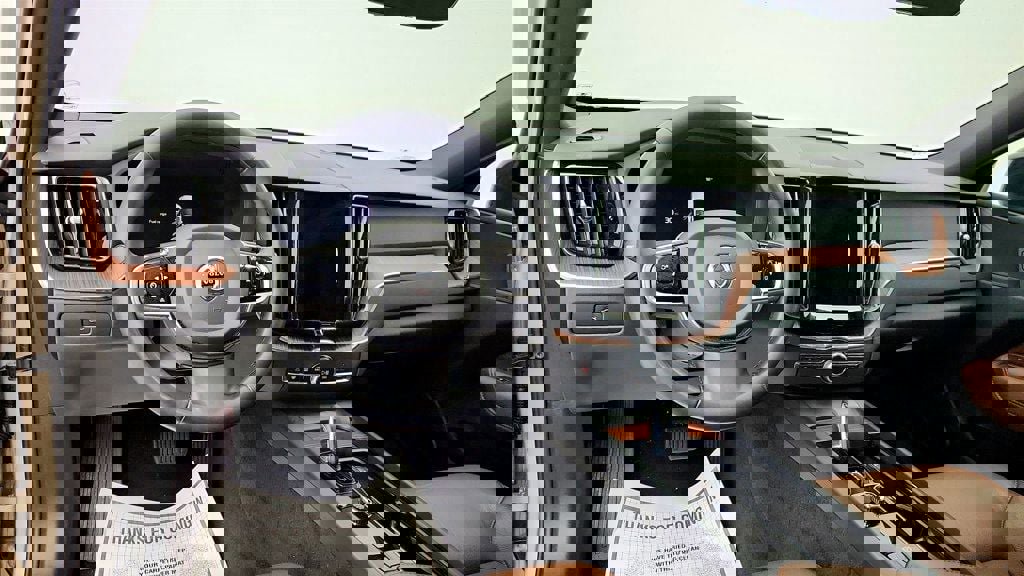 Used 2023 Volvo XC60 B5 Plus w/ Protection Package Premier AWD/4WD image 13