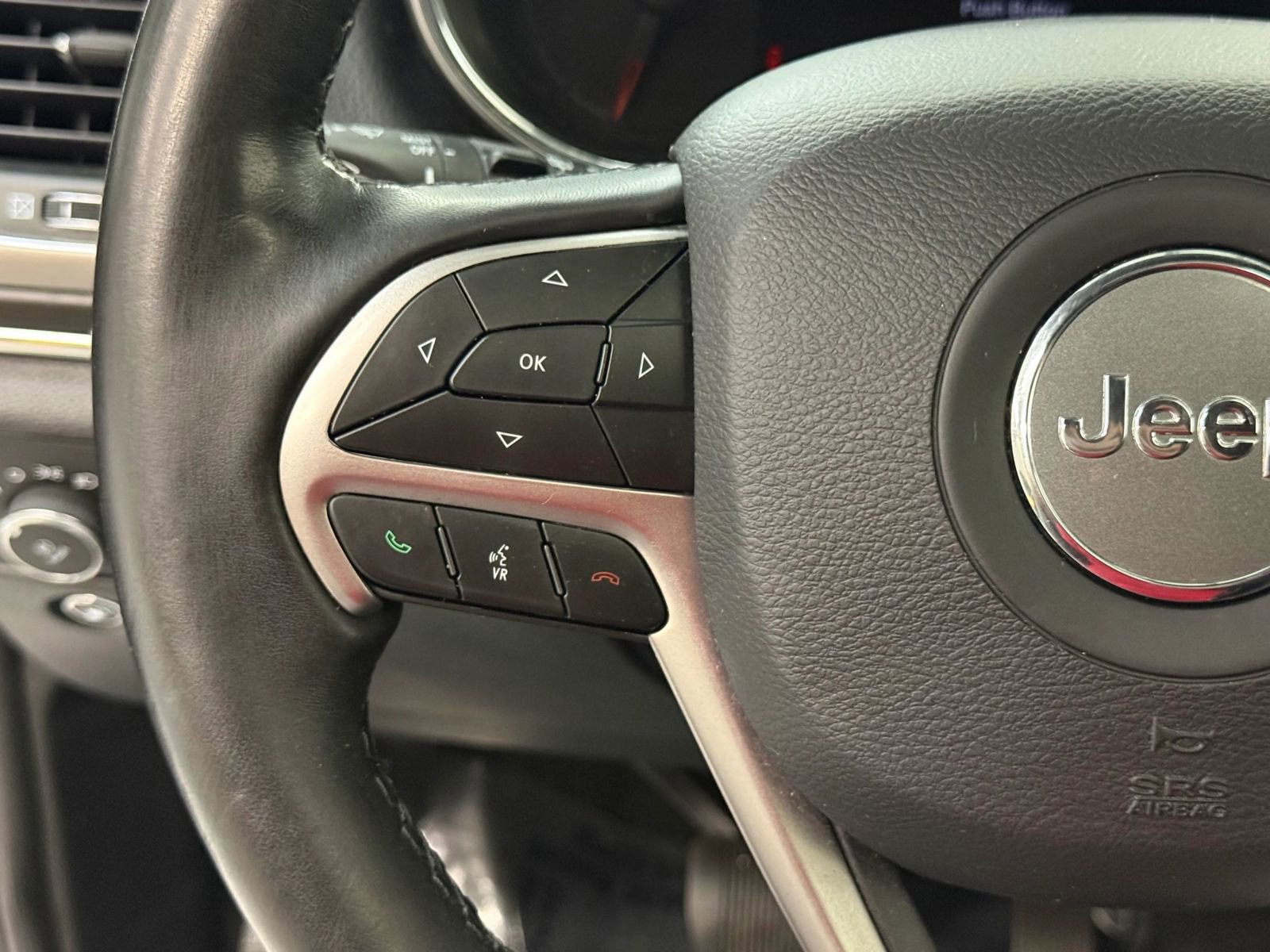 Used 2020 Jeep Grand Cherokee Limited AWD/4WD image 31