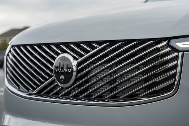 New 2026 Volvo XC90 B6 Plus w/ Protection Package Premier image 11