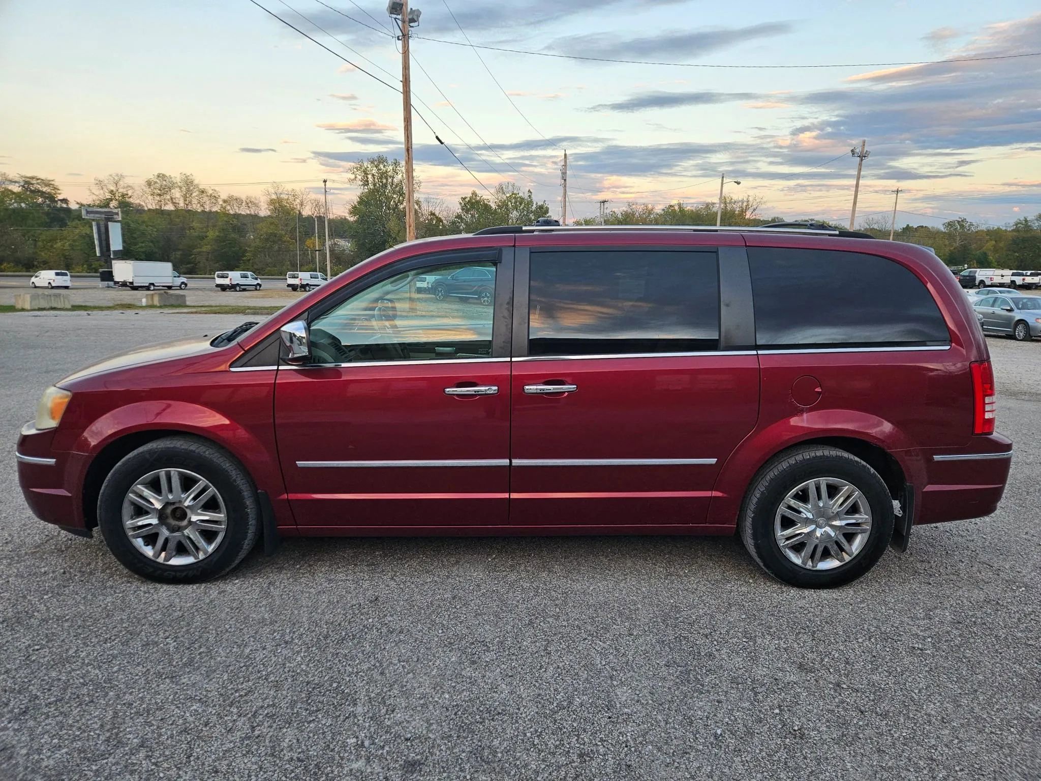 Used 2010 Chrysler Town & Country Limited FWD image 1