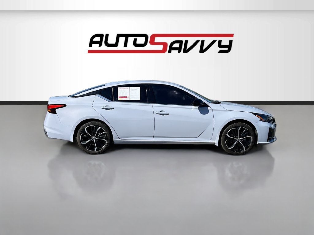 Used 2025 Nissan Altima 2.5 SR FWD image 8