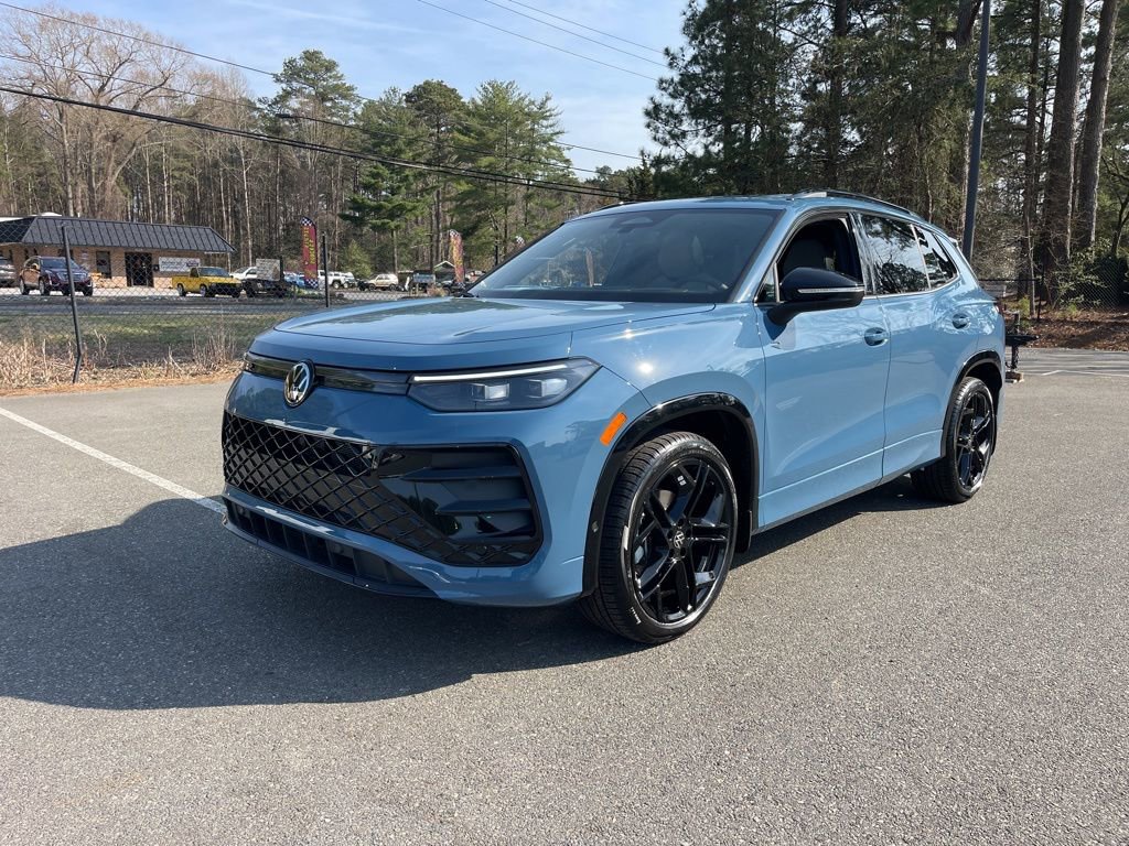New 2026 Volkswagen Tiguan SE R-Line FWD image 2
