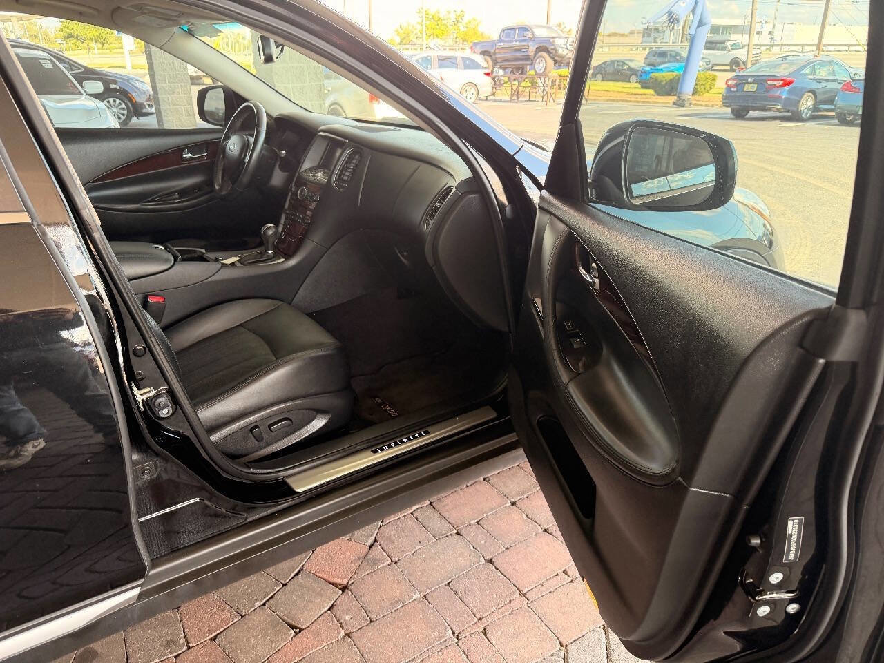 Used 2016 INFINITI QX50 2WD w/ Deluxe Touring Package image 32