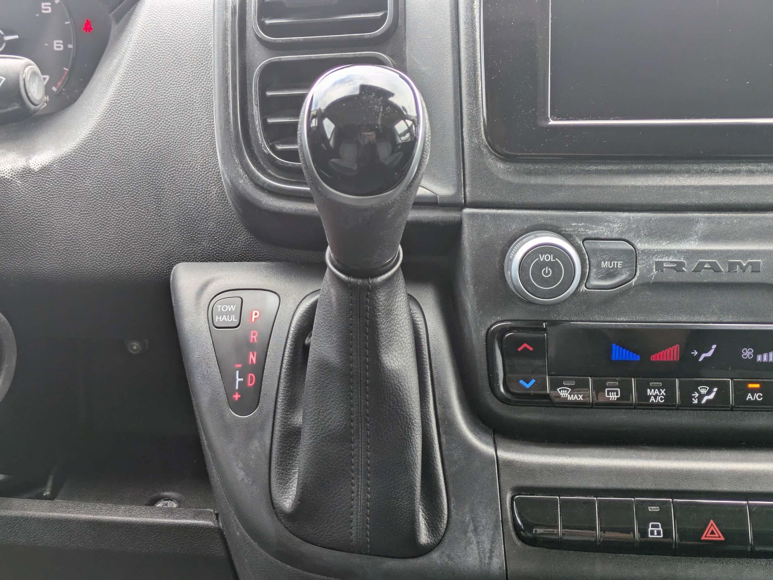Used 2025 RAM ProMaster 2500 w/ Convenience Group FWD image 19