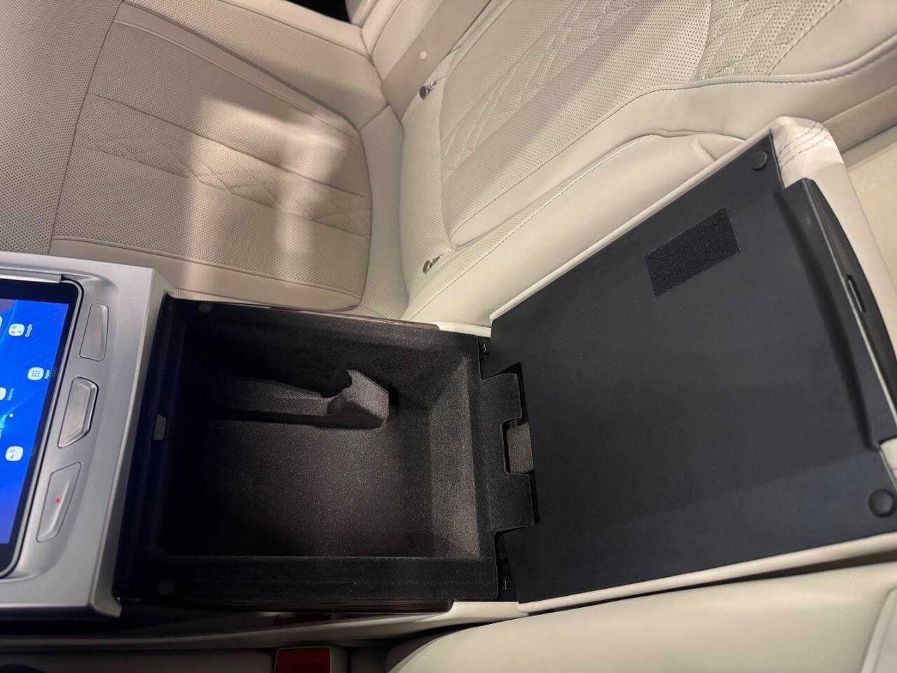 Used 2019 BMW M760i xDrive w/ Luxury Rear Seating Package image 46