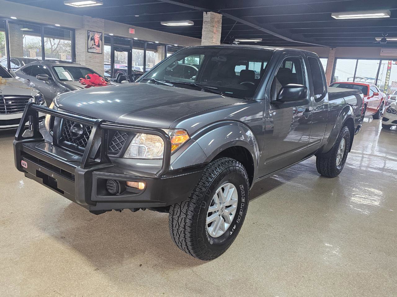 Used 2017 Nissan Frontier SV image 3