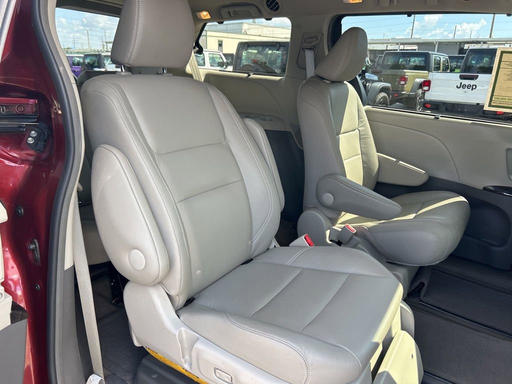 Used 2017 Toyota Sienna XLE w/ XLE Navigation Package image 26