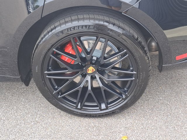 Certified 2023 Porsche Macan GTS image 12