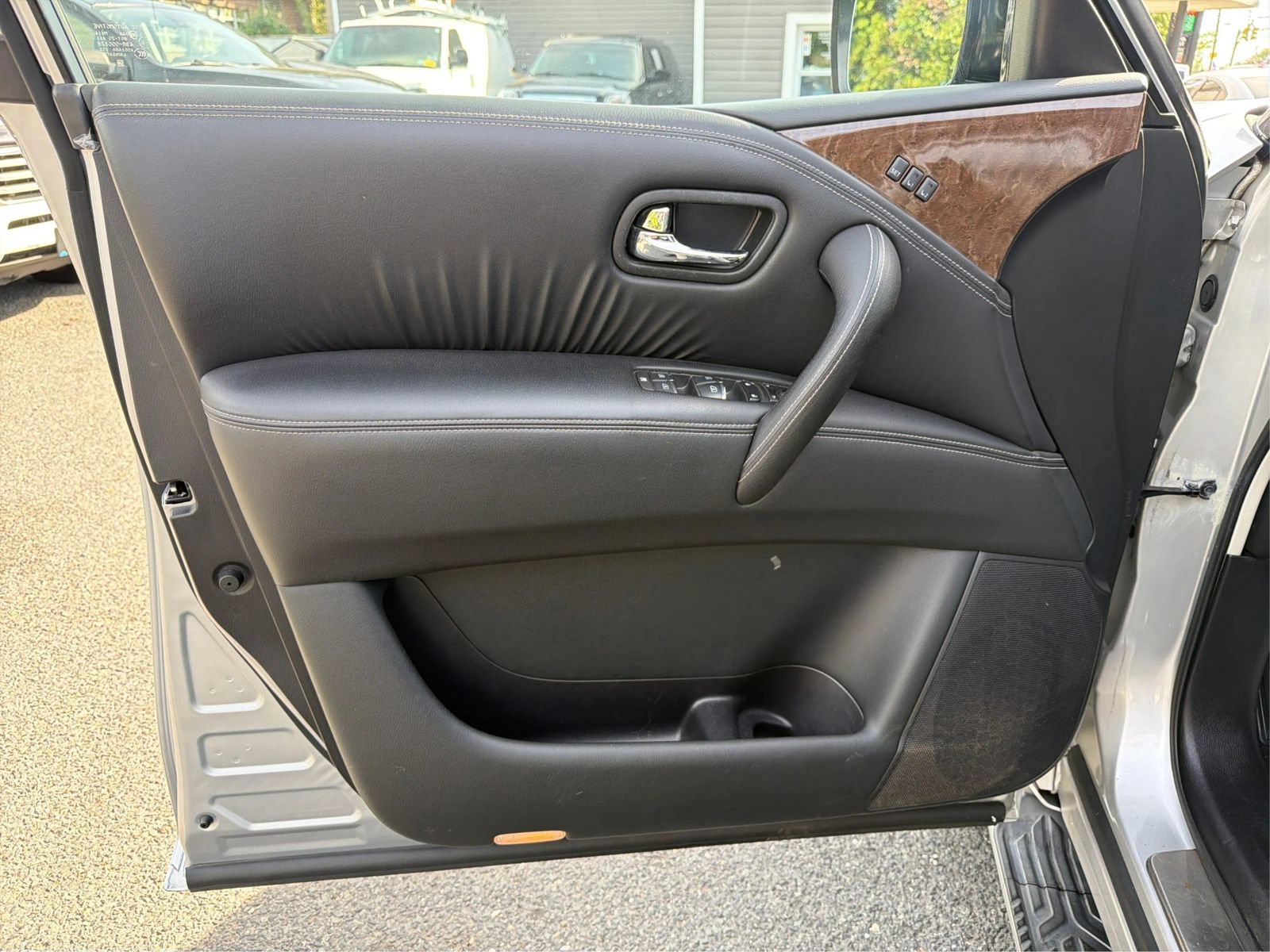 Used 2016 INFINITI QX80 4WD w/ All Season Package image 22