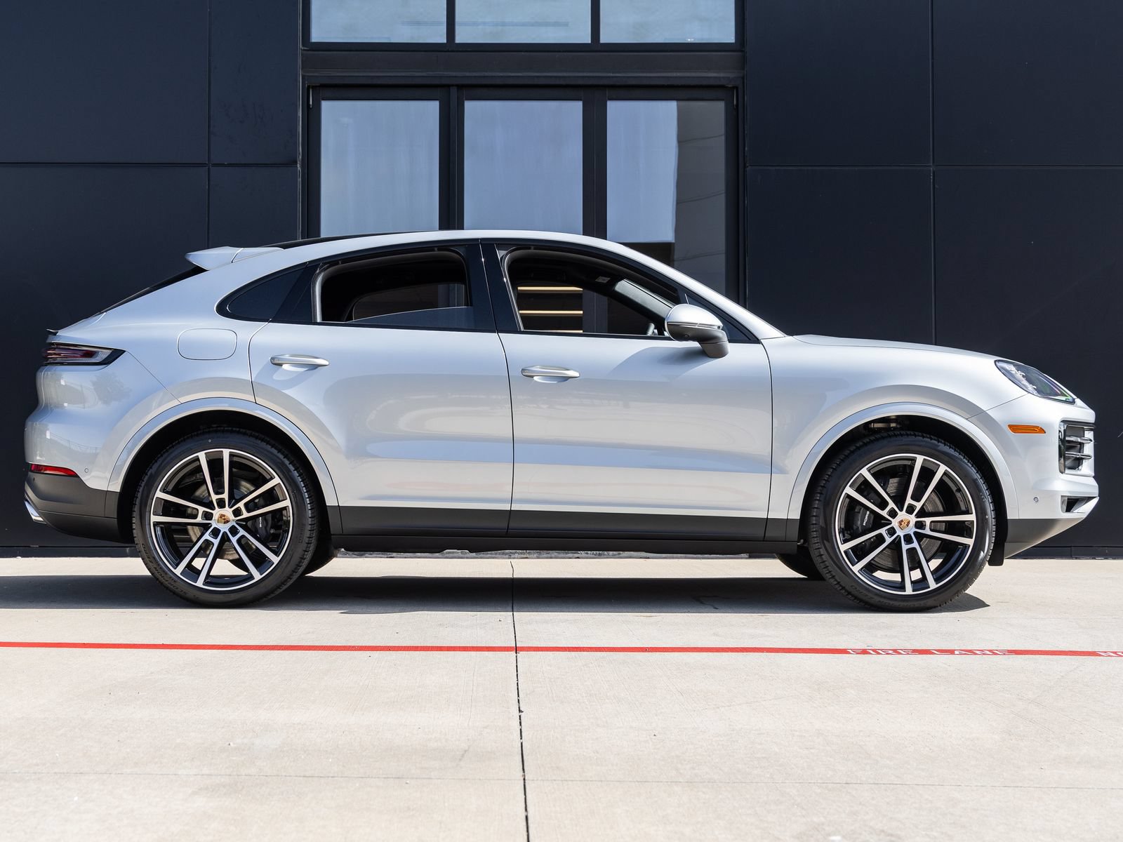 New 2026 Porsche Cayenne Coupe AWD/4WD image 12
