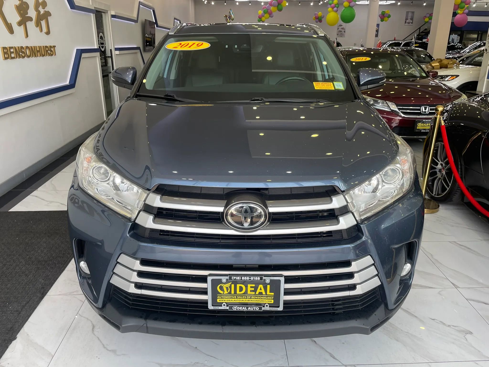 Used 2019 Toyota Highlander XLE AWD/4WD image 2