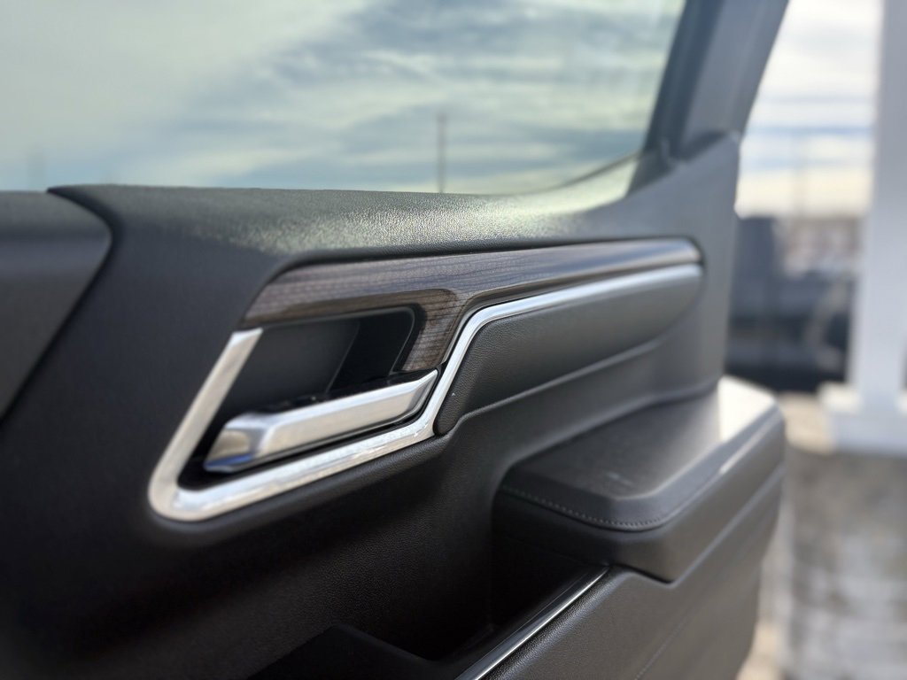 Used 2024 Chevrolet Silverado 1500 LT w/ Z71 Off-Road Package image 22