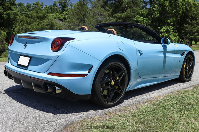Used 2015 Ferrari California T RWD image 8