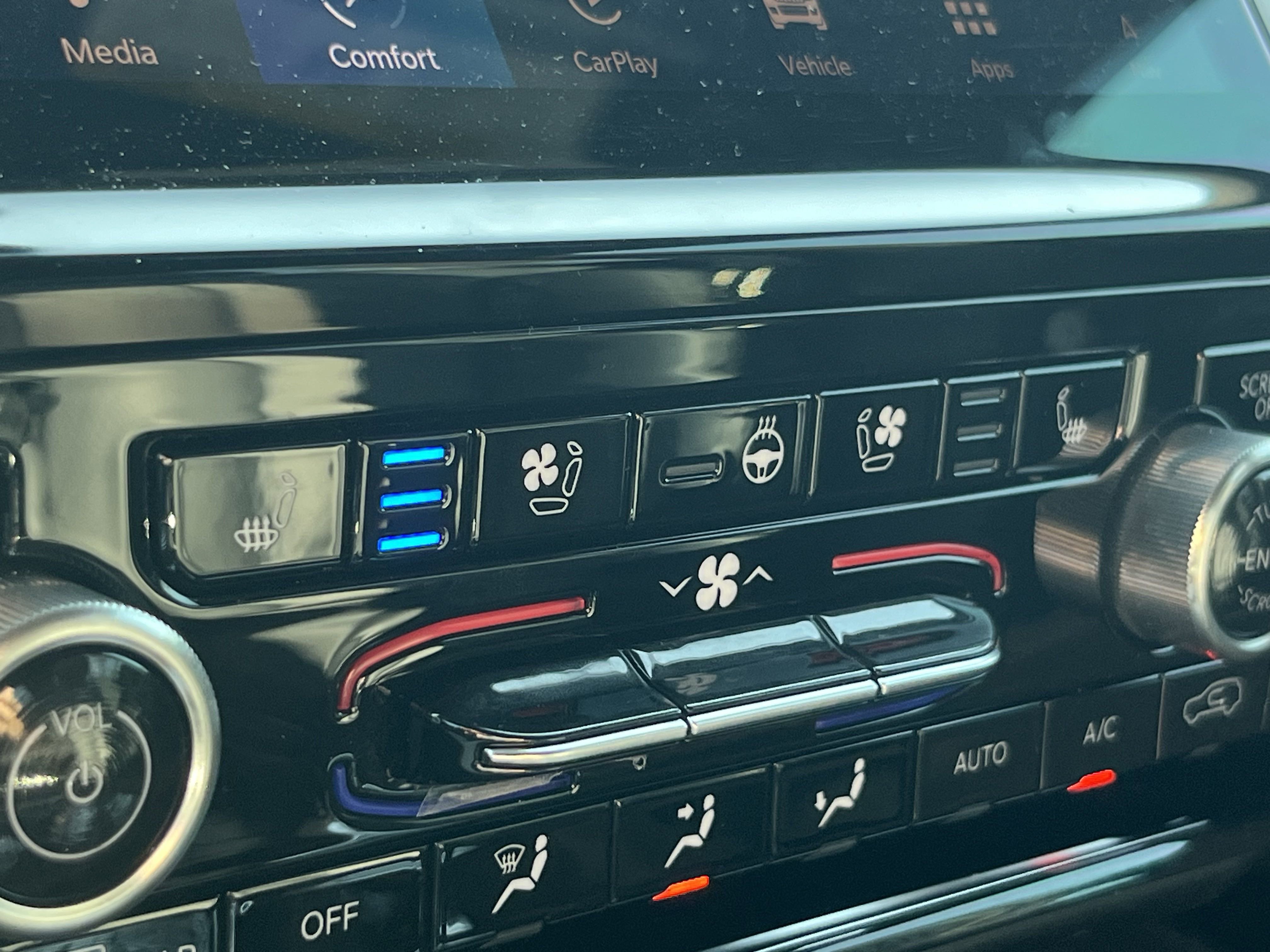 Used 2024 Jeep Grand Cherokee Overland w/ Advanced Protech Group III image 31