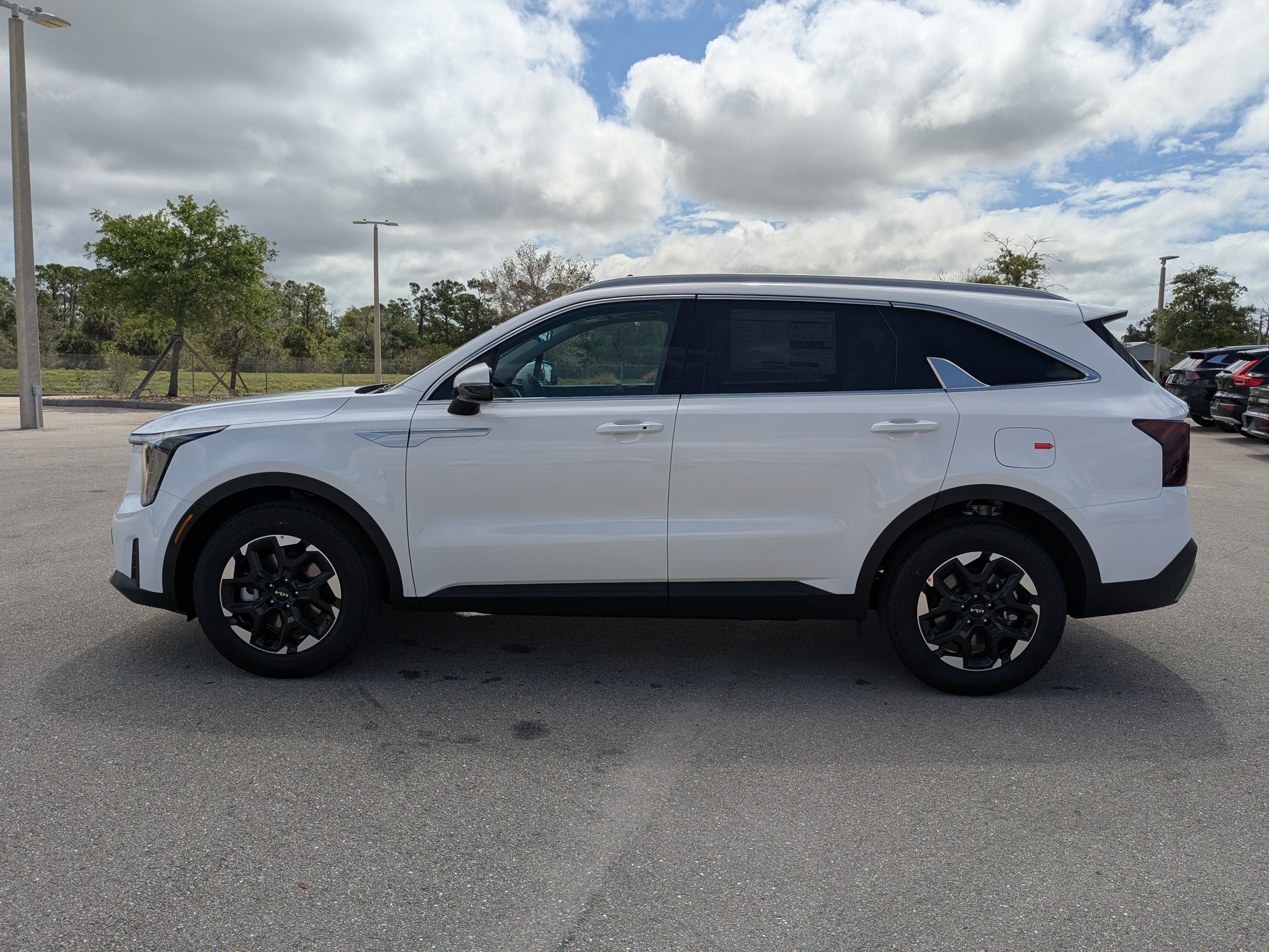New 2026 Kia Sorento S w/ S Panoramic Sunroof Package FWD image 8