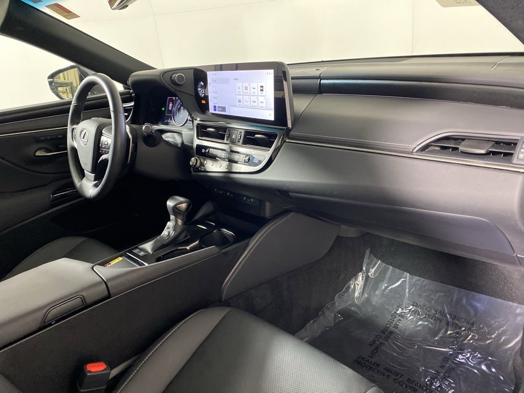 Certified 2023 Lexus ES 300h w/ Premium Package image 33