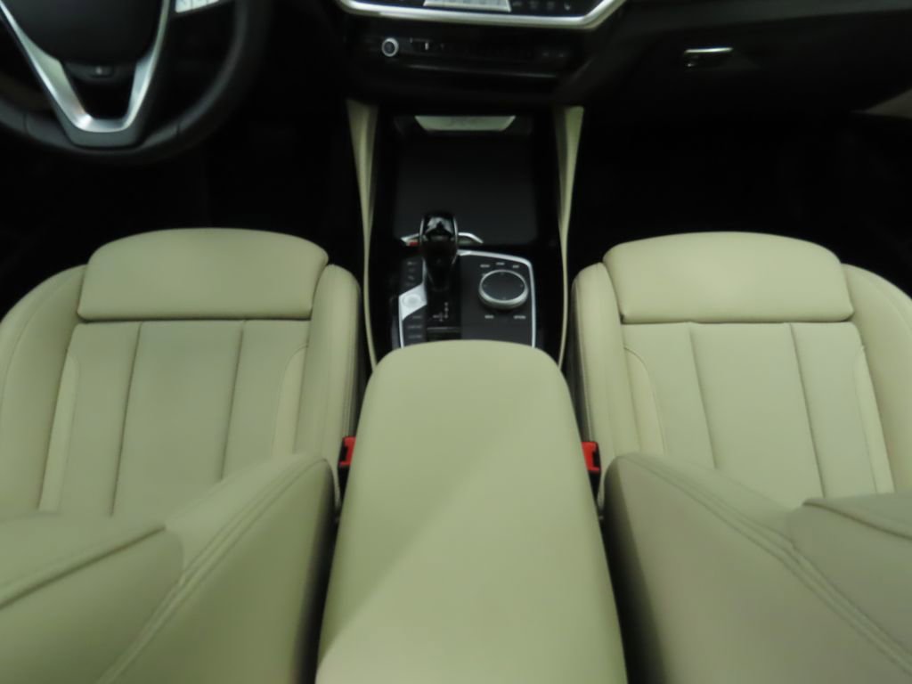 Certified 2025 BMW X4 xDrive30i image 17