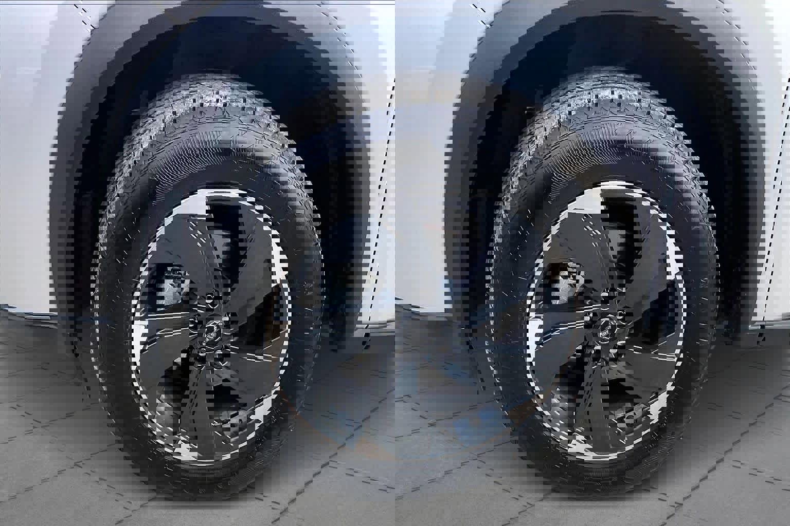 Used 2025 Nissan Rogue SV image 11