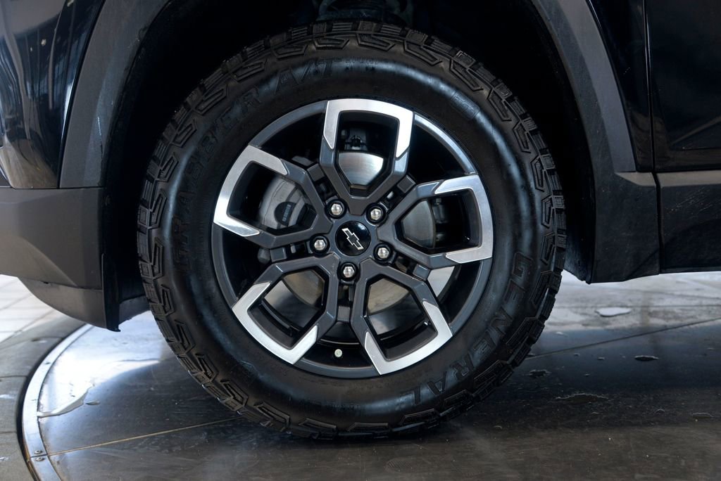 Used 2025 Chevrolet Equinox ACTIV w/ Safety and Technology Package image 10