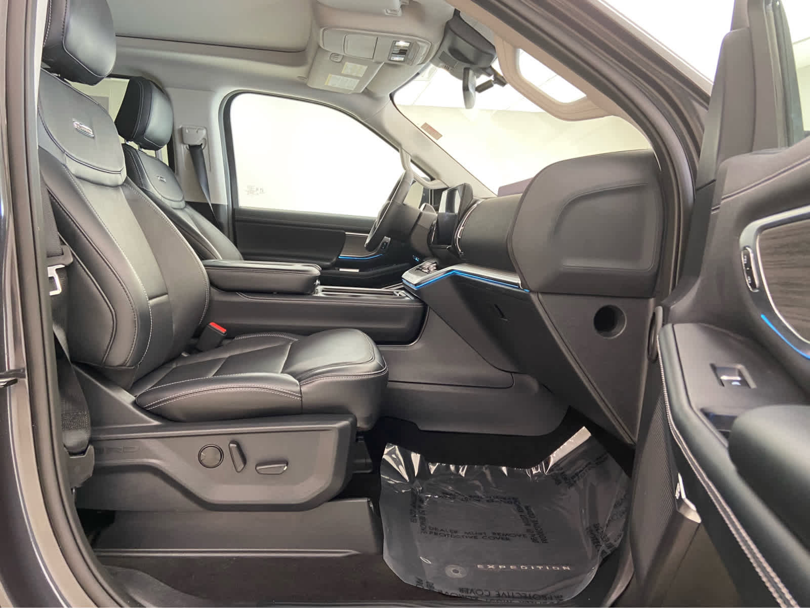Used 2025 Ford Expedition Platinum image 23