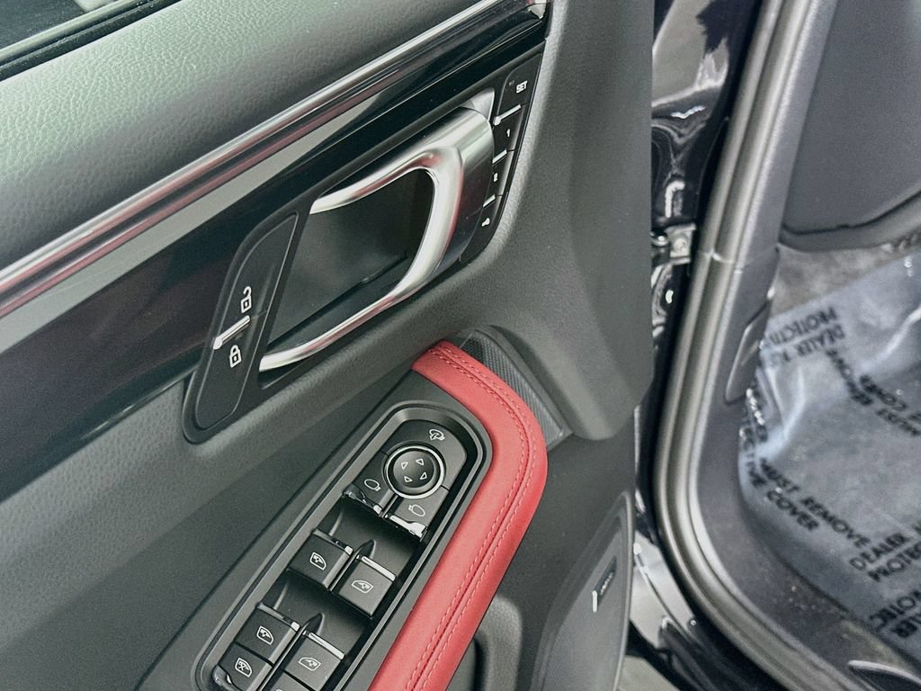 Certified 2026 Porsche Macan AWD/4WD image 19