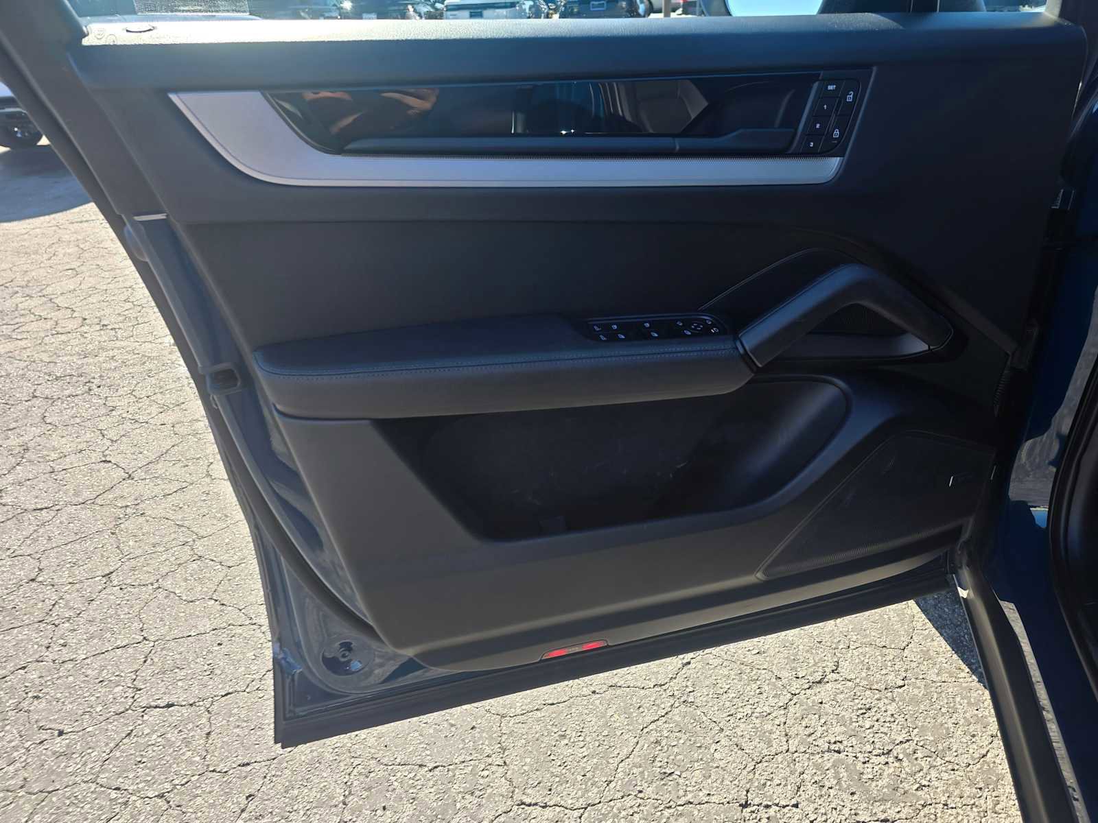 Used 2024 Porsche Cayenne image 24