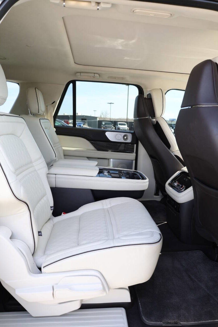 Used 2019 Lincoln Navigator L Black Label image 16